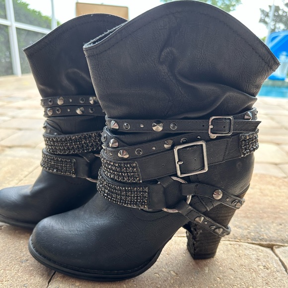 Not Rated Shoes - Not Rates black rhinestone ankle boots with heel!